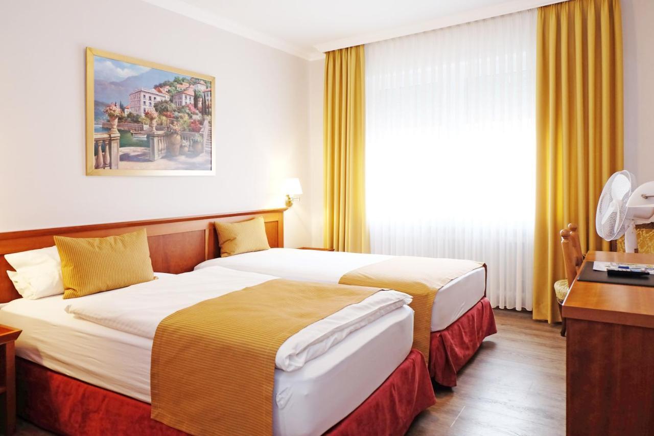 Hotel Mennicken Würselen Екстериор снимка
