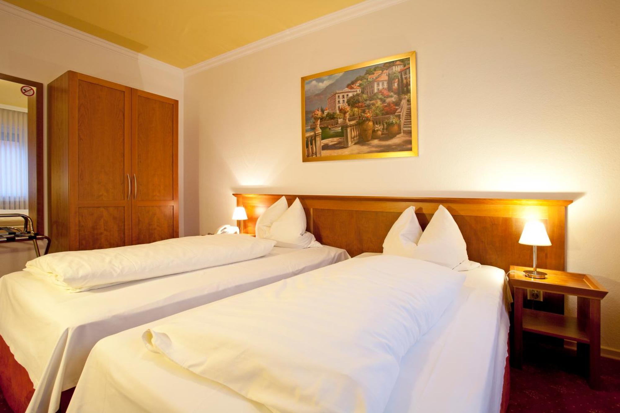 Hotel Mennicken Würselen Екстериор снимка